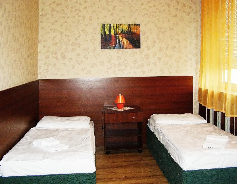 Hotel Hubert Nové Zámky Exterior foto